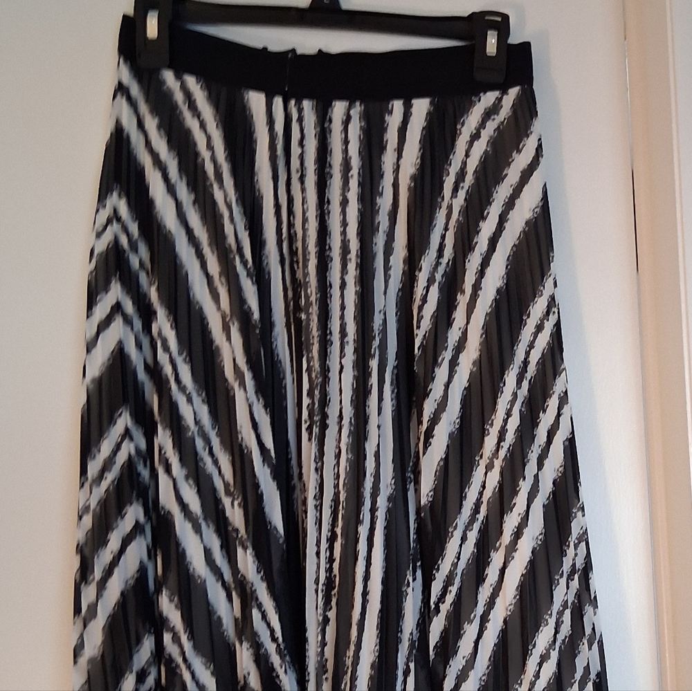 Ann Taylor Black and White Diagonal Stripe Maxi Skirt